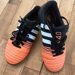 Boys sz 1.5 Adidas Nitrocharge 4.0 soccer cleats